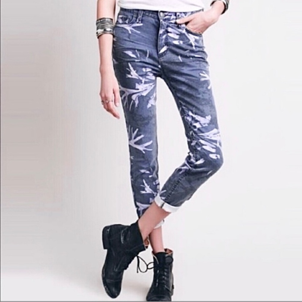Free People Tropical Print Cropped Jeans 💜🤍Size 28